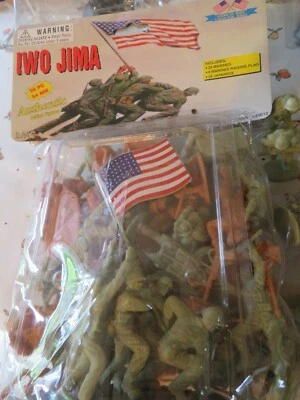 2 bolsas de plástico BMC IWO JIMA Marines de Estados Unidos soldados estadounidenses y japoneses 1 sellado 2000 Foto 1 de 4
