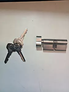 Cilindro de giro de pulgar Yale 60 mm satinado níquel 3 teclas con llave igual o con llave para diferir - Imagen 1 de 2