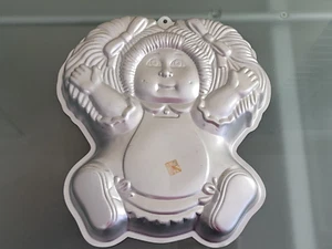 De colección Wilton 1984 CABBAGE PATCH KID Muñeca Cake Pan Aluminio 2105-1984 - Imagen 1 de 3