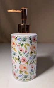 Dispensador de bomba de jabón de cerámica floral Haven & Key detalles de oro rosa - Imagen 1 de 2