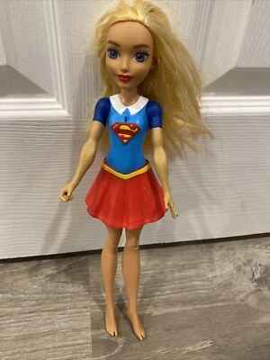 Mattel DC Super Hero Girls Supergirl Locker Muñeca Barbie Como Brazos Movibles, Piernas Foto 1 de 3