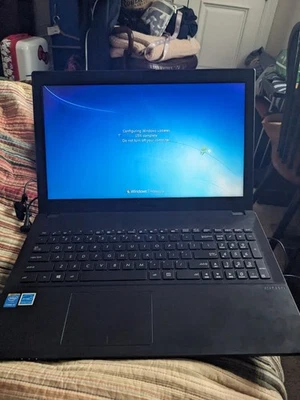 Portátil ASUS P2520LA-XH52 USADO 15.6" I5-5200U@2.2GHZ, Win 7 Foto 1 de 4