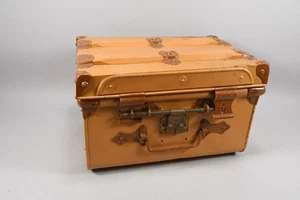 C05U24- Alte Transportkiste Eisenblech - Bild 1 von 12