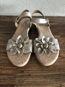 BOC Born Concept Champagne Faux Leather Flower Sandals Ankle Strap Womens US 8 - Picture 1 of 19