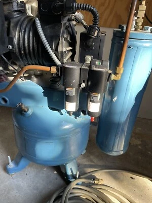 VENTA **** COMPRESOR DE AIRE DEN-TAL-EZ, INC. CA-661 Aspirador: Pick Up 60177 Elgin IL Foto 1 de 4