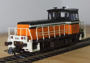 Roco 63459 HO gauge SNCF Y-8000 diesel locomotive in SNCF orange & black livery. - Foto 1 di 15