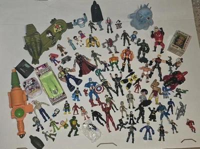 Lote de figuras de acción mixtas. De colección a moderno. DC Marvel Tootsie y más Foto 1 de 4
