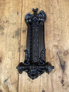 Gothic Fledermaus Briefschild / Kasten Türklopfer. Ein Kenrick Stil Gusseisen OHNE SCHRAUBEN - Bild 1 von 7