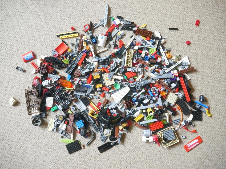 Lego bulk lot! 4 lbs 4 oz, mix of various peices! - Image 1 of 1