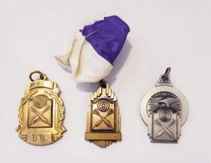 SET OF 3 VINTAGE DART MEDALS, 1947-48 1 GOLD TONE, 1 BRONZE COLOR & 1 SIVER TONE - Picture 1 of 3