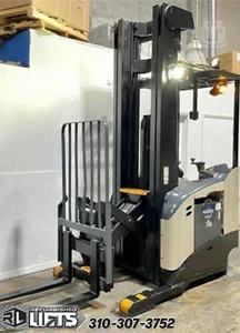 CROWN RR5220-45 Standup Electric Reach Truck Forklifts 240" Mast LOW HOURS - Picture 1 of 1