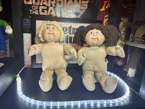 Cabbage Patch Kids ‘86 Pair #10 Dimples Two Teeth Blue Eyes Brown & Blonde Hair - Foto 1 di 14