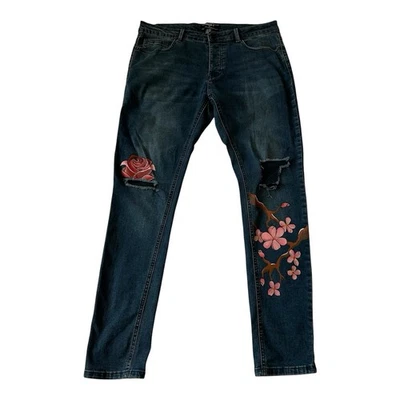 Pantalones de mezclilla para hombre Forever 21 índigo desgastados con ilustraciones únicas talla 34 Foto 1 de 4