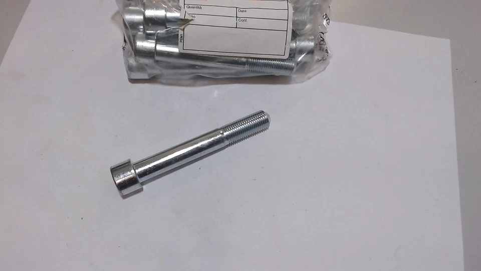PERNO MOZZO GIUNTO VITE DIAM. 12 mm QUARGO PIAGGIO 646139 - Immagine 1 di 1