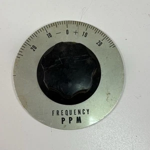 Vintage Radiofrequenz PPM Wählknopf mit Markierungen, Schrauben und Platte - Bild 1 von 9