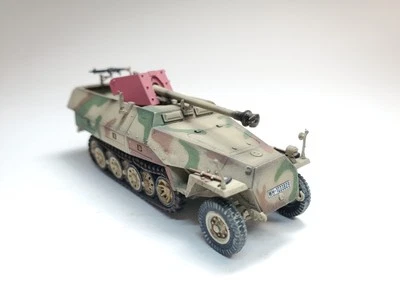 Dragon 63165 1:72 German Ausf.D SdKfz 251/22 Half-Tracked Armored Vehicle 1945 - Image 1 of 4