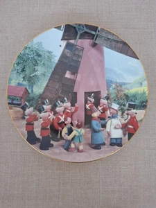 Plato de colección 'Camberwick Green' adornado en oro de 22 quilates 8" certificado Danbury Mint - Imagen 1 de 5
