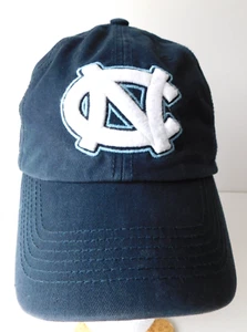 Gorra de bola universitaria bordada Forty Seven Brand NC para mujer pequeña azul marino de la NCAA - Imagen 1 de 10