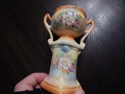 Антикварная чехословацкая фарфоровая ваза 1920-х годов с ручной росписью с двойной ручкой 5,5 дюйма - Изображение 1 из 4