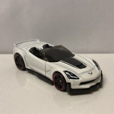 2015-2019 Chevy Corvette Z06 C7 Collectible 1/64 Scale Diecast Diorama Model
