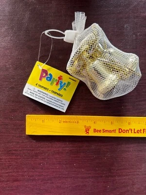 Mini Trofeo Plástico 2.5" Cumpleaños Deportes Decoraciones Premio Paquete de 4 Nuevo Precintado Foto 1 de 2