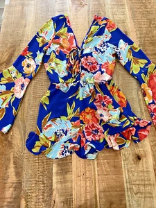 Gianni Bini Women's Floral Long Sleeve Romper Ruffle Hem Flare Pockets Small - Picture 1 of 20