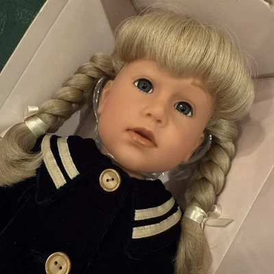 НОВАЯ ИЗ СТАРЫХ ЗАПАСОВ ВИНТАЖНАЯ КОЛЛЕКЦИОННАЯ КУКЛА ДЛЯ ДЕВОЧЕК GOTZ ANTON 18 ДЮЙМОВ, УПЛЫВАЮЩАЯ ПРОЧЬ, ГОЛУБЫЕ ГЛАЗА - Изображение 1 из 4