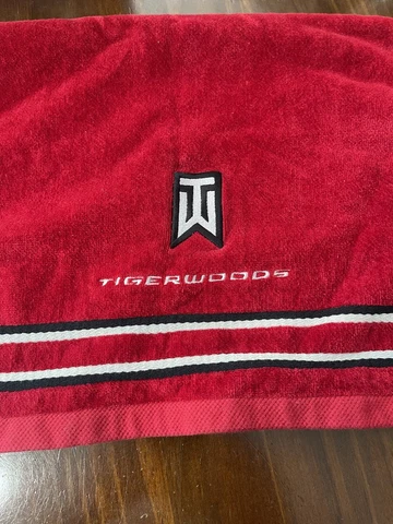 Tiger Woods Red Nike TW Crested Golf Towel Embroidered Vintage 2001 Cover