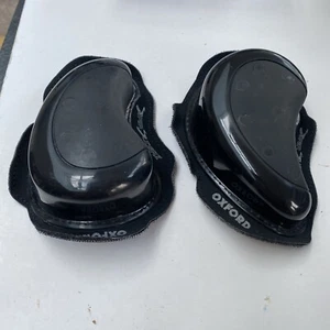 OXFORD MOTORCYCLE BIKE ROK DROP KNEE SLIDERS BLACK OF270 IDEAL FOR TRACK OR ROAD - Picture 1 of 8