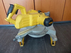 Sierra de panel DEWALT DW777 sierra de corte y inglete 1800W usada #W - Imagen 1 de 9