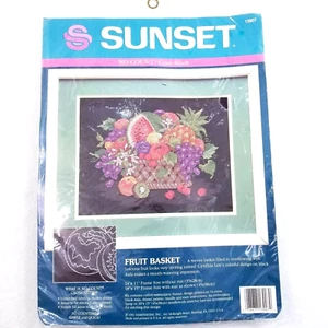 De colección. Kit de cesta de frutas Sunset "Sin cuenta punto de cruz" en negro Aida (1991) - Imagen 1 de 6