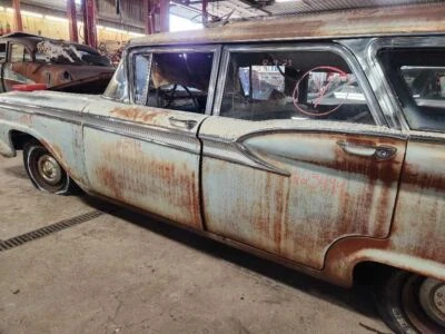 1959 FORD COUNTRY SQUIRE LEFT FRONT DOOR MANUAL 4 DOOR WAGON 1008702 - Image 1 of 4