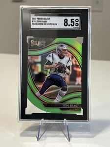 2020 Panini Select - Field Level Tom Brady #301 Neon Green Prizm Die-Cut - Picture 1 of 2