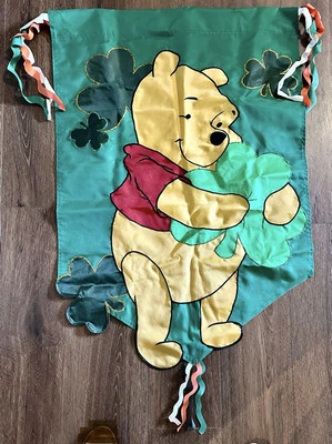 Disney Winnie the Pooh Trébol Jardín Casa Bandera 28 x 40 Día de San Patricio Foto 1 de 4