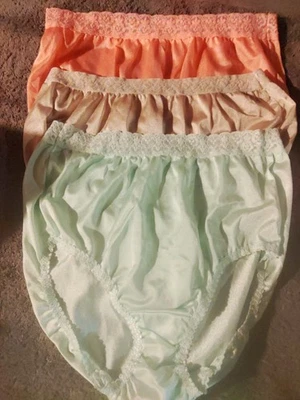 3 Pair Sz 7 vintage fruit of the loom 100% nylon panties w/tag, Lace Waistband  - Image 1 of 4