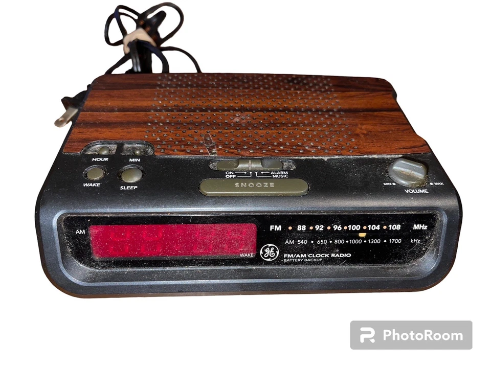 Vintage Woodgrain GE AM/FM 7-4613A Digital Alarm Clock Radio - Image 1 of 1