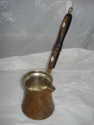 Cafetera turca de cobre marca Copperbull de colección con mango de concha de perlas incrustado Foto 1 de 4
