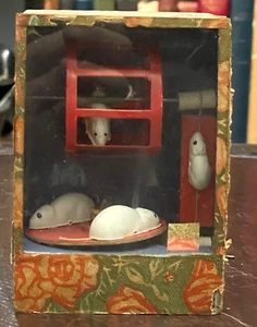 ANTIQUE MOUSE / RAT HAND-CRANK RACE GAME, CELLULOID AND WOOD TOY - Circa 1930s - Picture 1 of 9