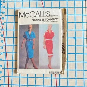 Damen ungeschnitten 80er Jahre Kurzarm Kleid Muster Größe 10 McCalls 6957 - Bild 1 von 3