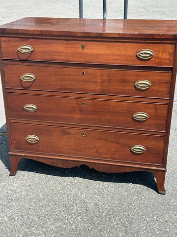 1790s hepplewhite walnut chest of drawers french feet dresser figured walnut Cover