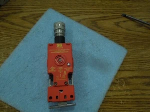 STI Model: TL5012 Safety Interlock Switch w/ Key. PN: 44530-0010 - Picture 1 of 3