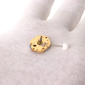 ETA 579.005/579.105 Quarz ⌚ 3‐Zeiger – Ø15,30×18,23 mm (63/4×8 Ligne) – Swiss NOS - Bild 1 von 9