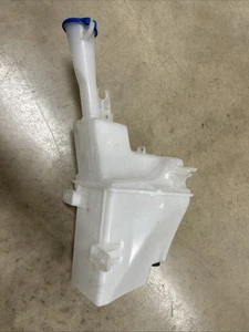 Genuine Hyundai Tucson WINDSCREEN WASHER BOTTLE, 98610D700 98610D7100 98610D7010 - Picture 1 of 4