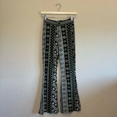 LA Gypsy Pantalones Mujer Pequeño Paisley Floral Acampanado Piernas Leggings Verde y Blanco Foto 1 de 4
