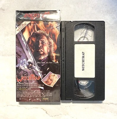 WitchTrap VHS 1988 Magnum Entertainment 80s Horror Linnea Quigley Nice Clean! Foto 1 de 4
