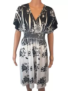 Cato Damen Gr. Small A-Linie Kleid schwarz-weiß Blumenmuster Kurzarm dehnbar - Bild 1 von 9