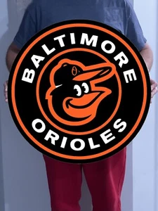 MLB Baltimore Orioles Team Logo Holzschild 18" Wanddeko Handarbeit Laser ausgeschnitten - Bild 1 von 2