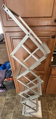 Plegable 6 Bolsillos Revista Exhibición Folleto Catálogo Literatura Soporte con Estuche de Metal Foto 1 de 4