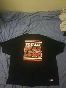 T-Shirt Ufficiale WWE Autentica Nikki Bella "Totally Fearless" Adulto Taglia 4XL - Foto 1 di 10