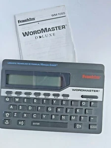 Franklin Word Master Wordmaster Deluxe WM1055 Vintage Merriam Webster 1989 FUNZIONANTE - Foto 1 di 3